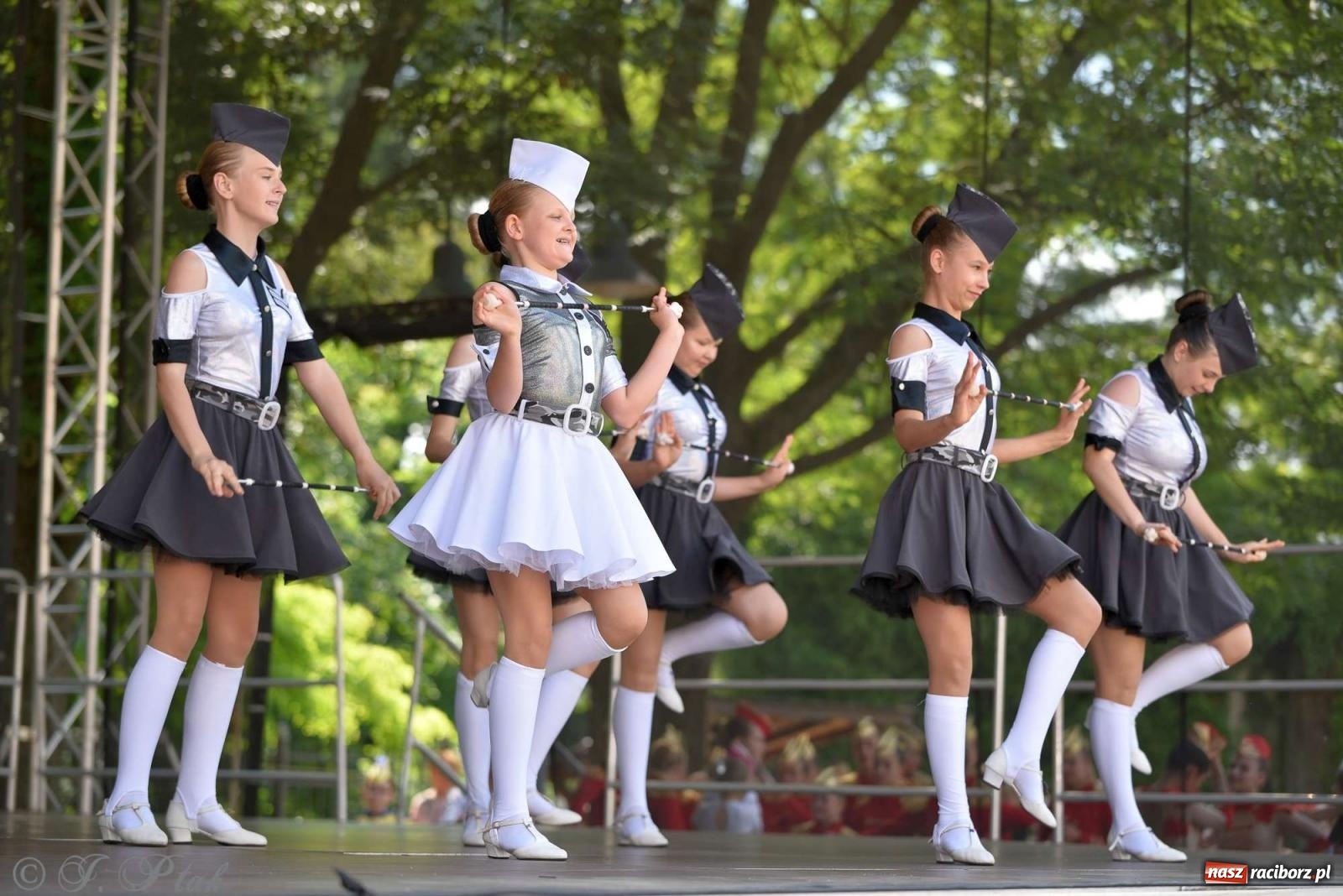 Zdjęcie w galerii na portalu naszraciborz.pl: Roztańczony raciborski zamek, czyli mażoretkowy zawrót głowy [FOTO i WIDEO] wiadomości z regionu