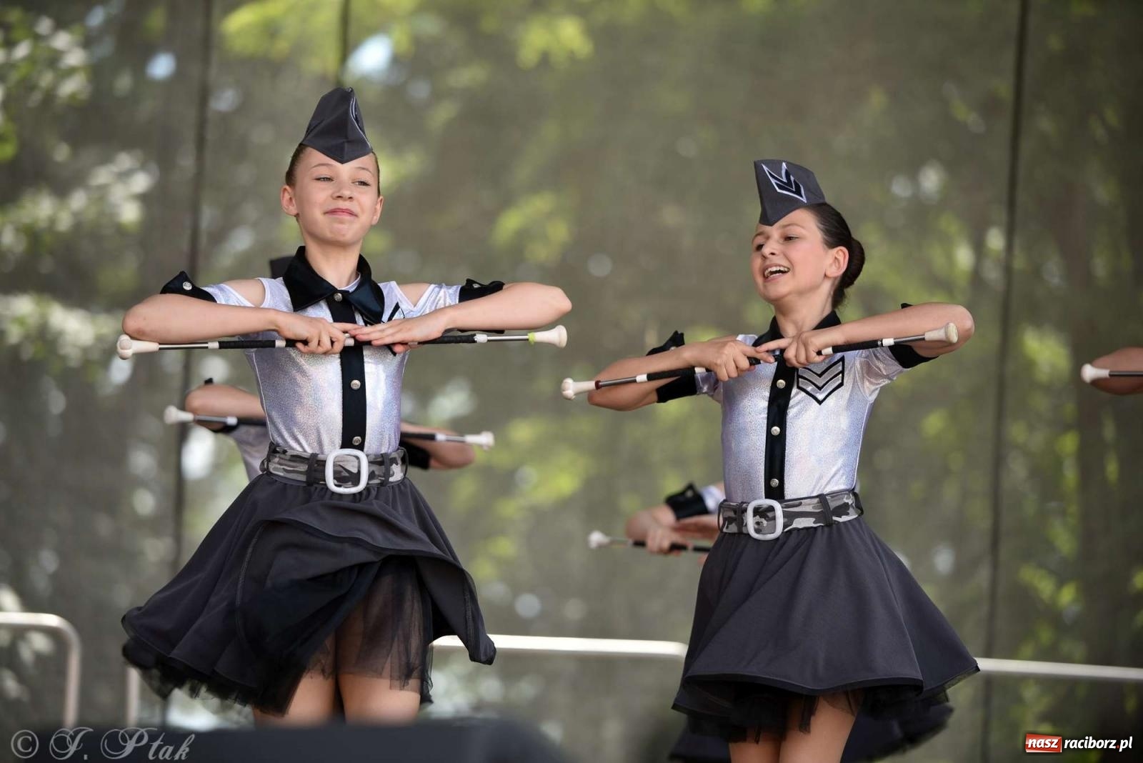 Zdjęcie w galerii na portalu naszraciborz.pl: Roztańczony raciborski zamek, czyli mażoretkowy zawrót głowy [FOTO i WIDEO] wiadomości z regionu