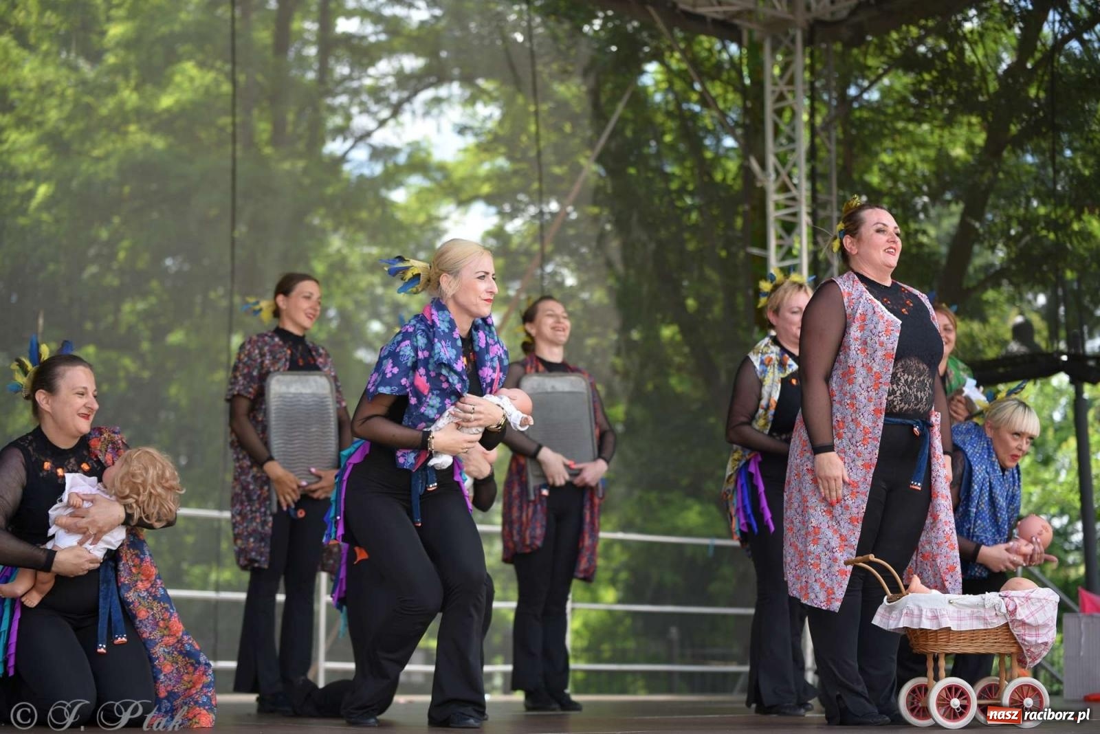 Zdjęcie w galerii na portalu naszraciborz.pl: Roztańczony raciborski zamek, czyli mażoretkowy zawrót głowy [FOTO i WIDEO] wiadomości z regionu