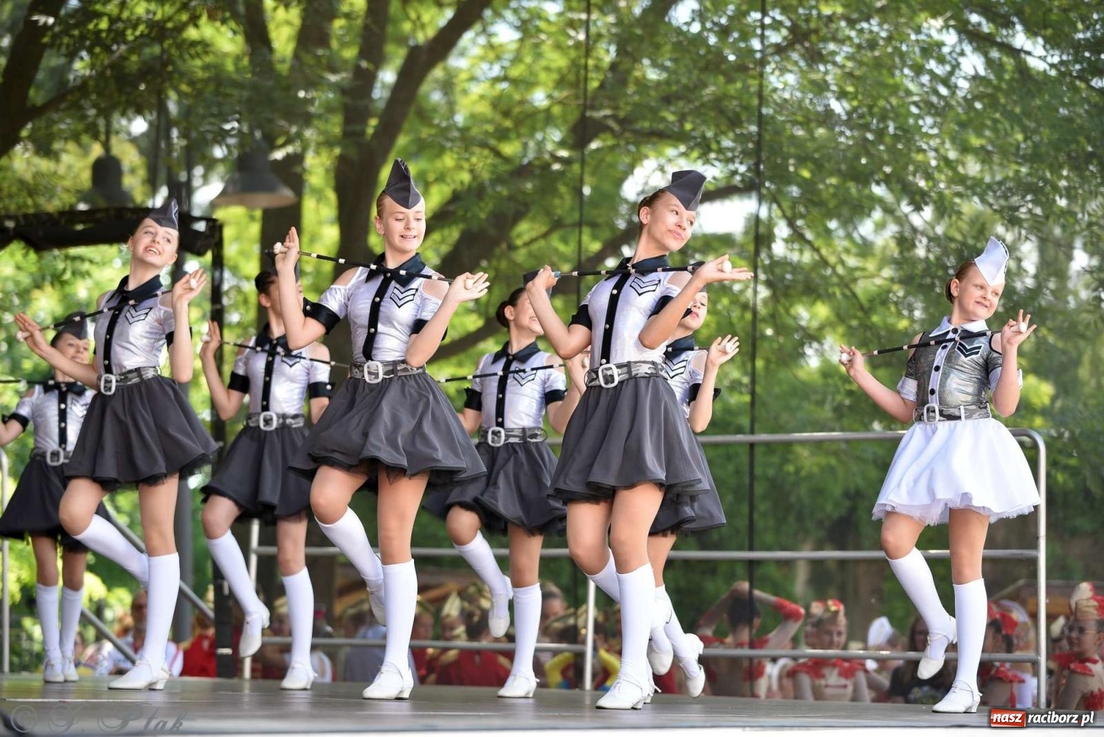 Zdjęcie w galerii na portalu naszraciborz.pl: Roztańczony raciborski zamek, czyli mażoretkowy zawrót głowy [FOTO i WIDEO] wiadomości z regionu