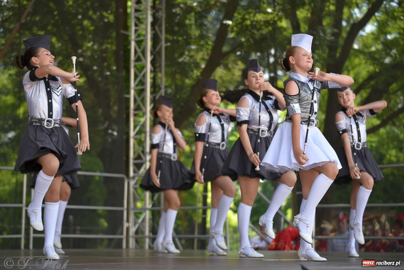 Zdjęcie w galerii na portalu naszraciborz.pl: Roztańczony raciborski zamek, czyli mażoretkowy zawrót głowy [FOTO i WIDEO] wiadomości z regionu