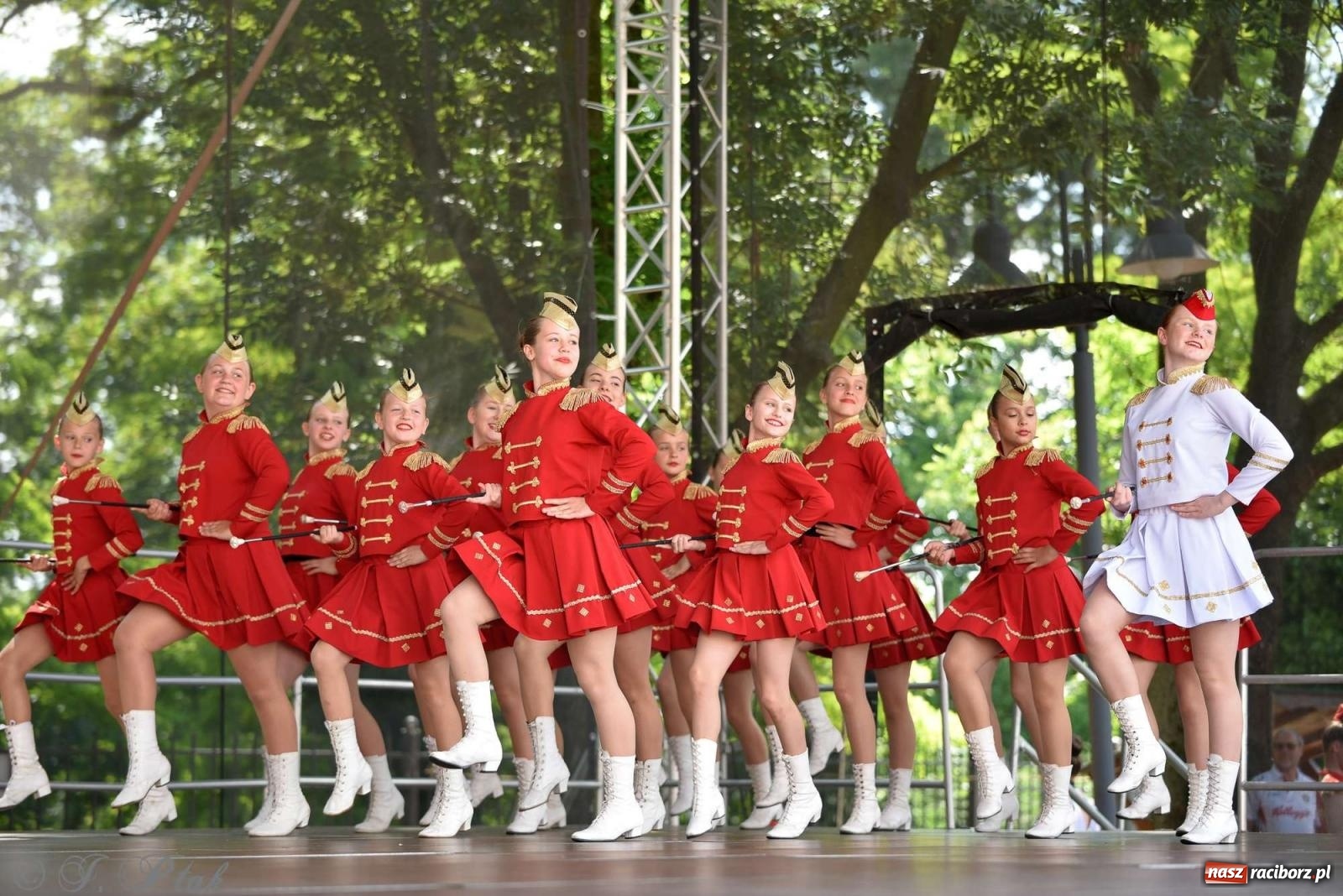 Zdjęcie w galerii na portalu naszraciborz.pl: Roztańczony raciborski zamek, czyli mażoretkowy zawrót głowy [FOTO i WIDEO] wiadomości z regionu