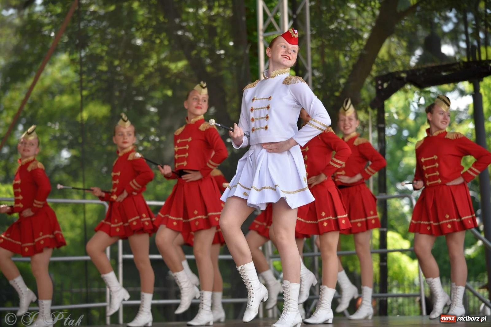 Zdjęcie w galerii na portalu naszraciborz.pl: Roztańczony raciborski zamek, czyli mażoretkowy zawrót głowy [FOTO i WIDEO] wiadomości z regionu