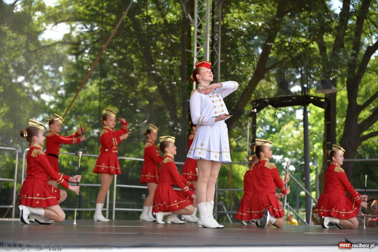 Zdjęcie w galerii na portalu naszraciborz.pl: Roztańczony raciborski zamek, czyli mażoretkowy zawrót głowy [FOTO i WIDEO] wiadomości z regionu