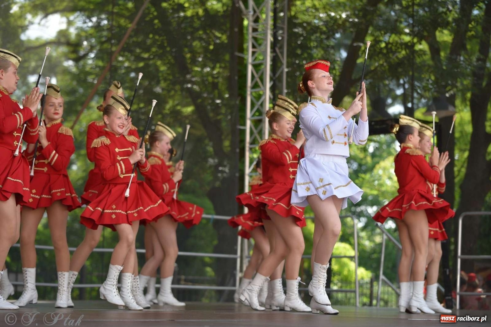 Zdjęcie w galerii na portalu naszraciborz.pl: Roztańczony raciborski zamek, czyli mażoretkowy zawrót głowy [FOTO i WIDEO] wiadomości z regionu