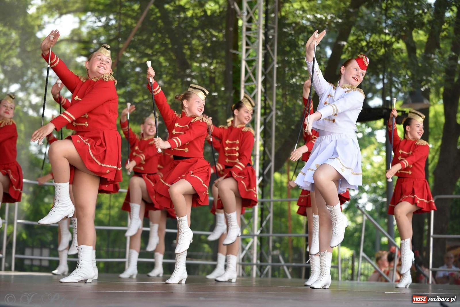 Zdjęcie w galerii na portalu naszraciborz.pl: Roztańczony raciborski zamek, czyli mażoretkowy zawrót głowy [FOTO i WIDEO] wiadomości z regionu