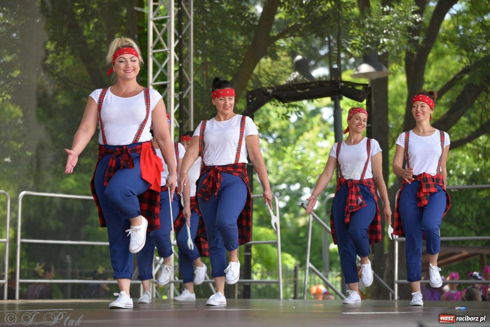 Zdjęcie w galerii na portalu naszraciborz.pl: Roztańczony raciborski zamek, czyli mażoretkowy zawrót głowy [FOTO i WIDEO] wiadomości z regionu