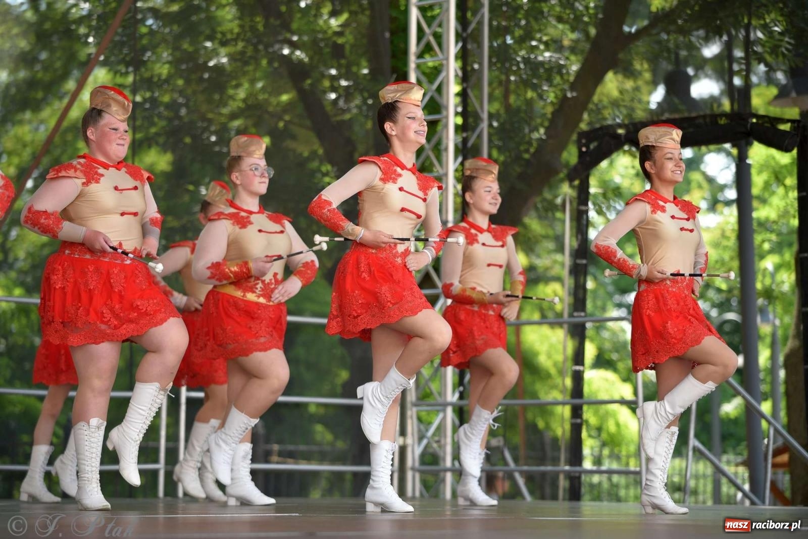 Zdjęcie w galerii na portalu naszraciborz.pl: Roztańczony raciborski zamek, czyli mażoretkowy zawrót głowy [FOTO i WIDEO] wiadomości z regionu