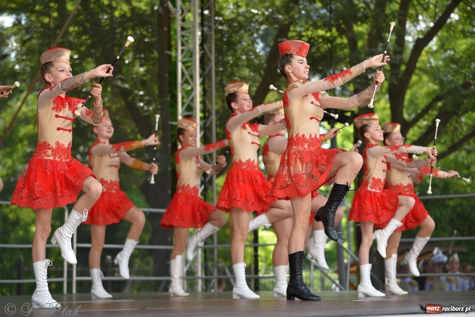 Zdjęcie w galerii na portalu naszraciborz.pl: Roztańczony raciborski zamek, czyli mażoretkowy zawrót głowy [FOTO i WIDEO] wiadomości z regionu