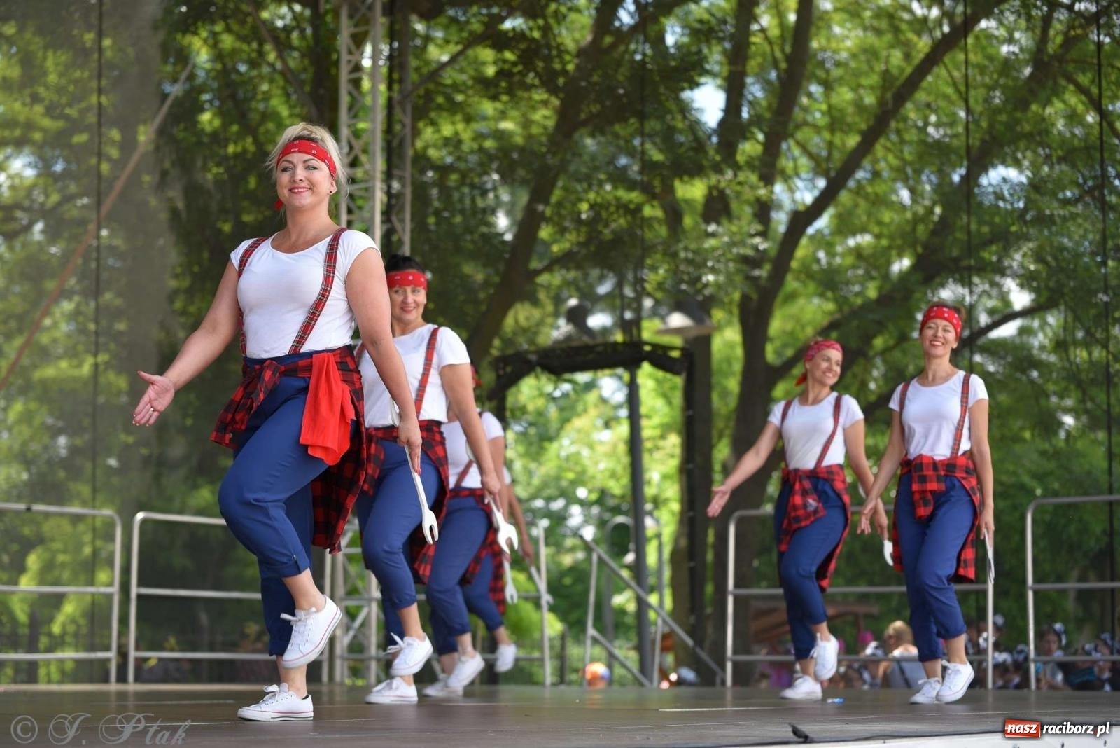 Zdjęcie w galerii na portalu naszraciborz.pl: Roztańczony raciborski zamek, czyli mażoretkowy zawrót głowy [FOTO i WIDEO] wiadomości z regionu