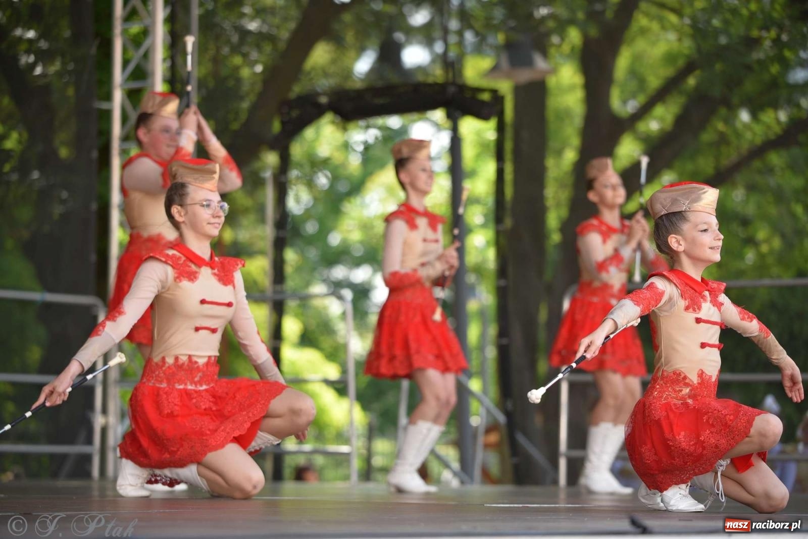 Zdjęcie w galerii na portalu naszraciborz.pl: Roztańczony raciborski zamek, czyli mażoretkowy zawrót głowy [FOTO i WIDEO] wiadomości z regionu