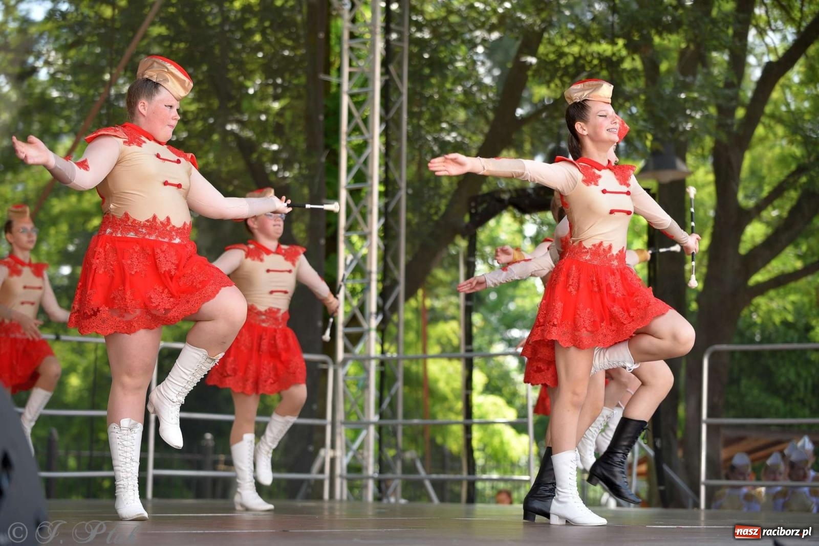 Zdjęcie w galerii na portalu naszraciborz.pl: Roztańczony raciborski zamek, czyli mażoretkowy zawrót głowy [FOTO i WIDEO] wiadomości z regionu