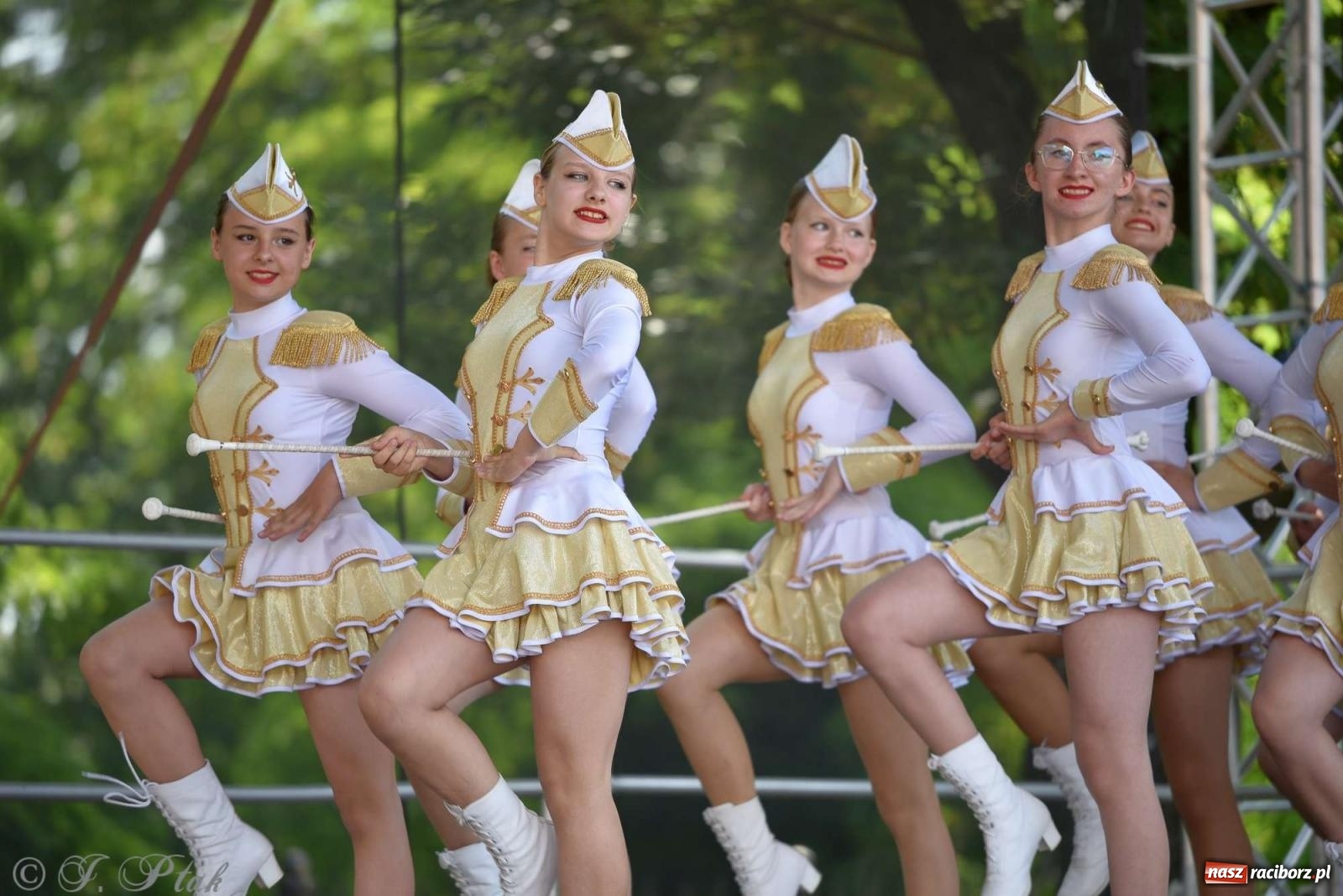 Zdjęcie w galerii na portalu naszraciborz.pl: Roztańczony raciborski zamek, czyli mażoretkowy zawrót głowy [FOTO i WIDEO] wiadomości z regionu