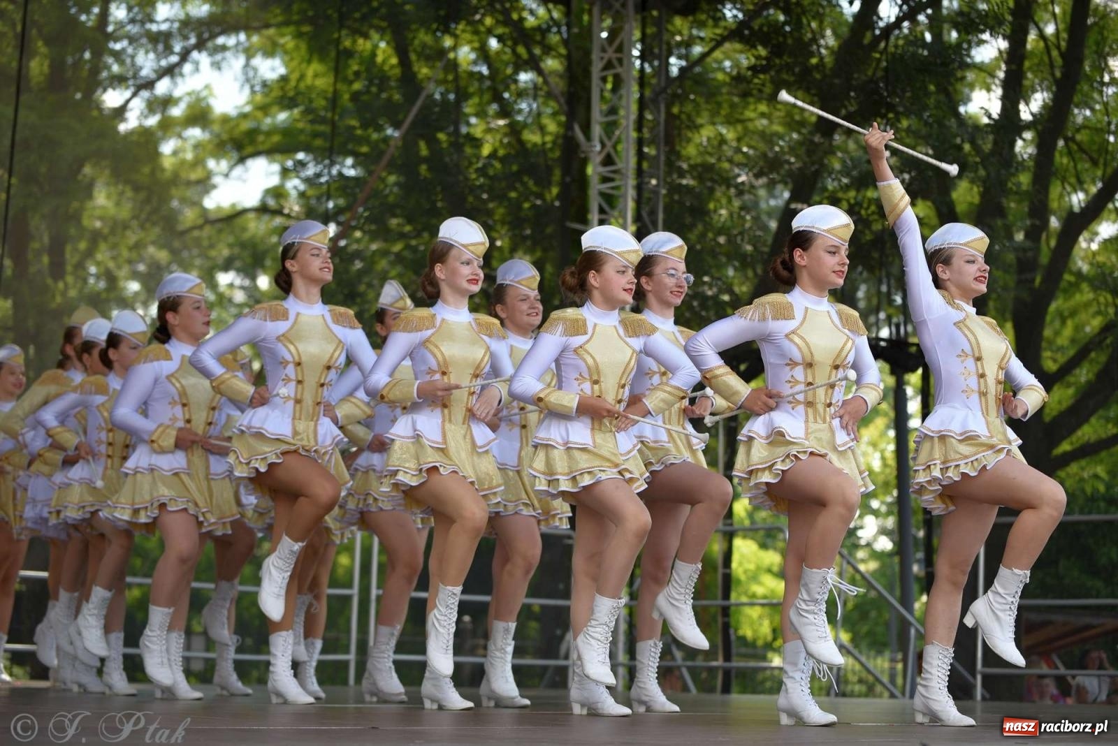 Zdjęcie w galerii na portalu naszraciborz.pl: Roztańczony raciborski zamek, czyli mażoretkowy zawrót głowy [FOTO i WIDEO] wiadomości z regionu