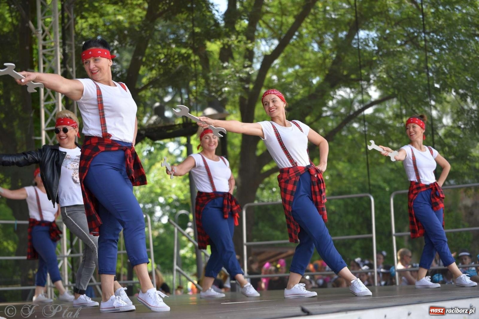 Zdjęcie w galerii na portalu naszraciborz.pl: Roztańczony raciborski zamek, czyli mażoretkowy zawrót głowy [FOTO i WIDEO] wiadomości z regionu