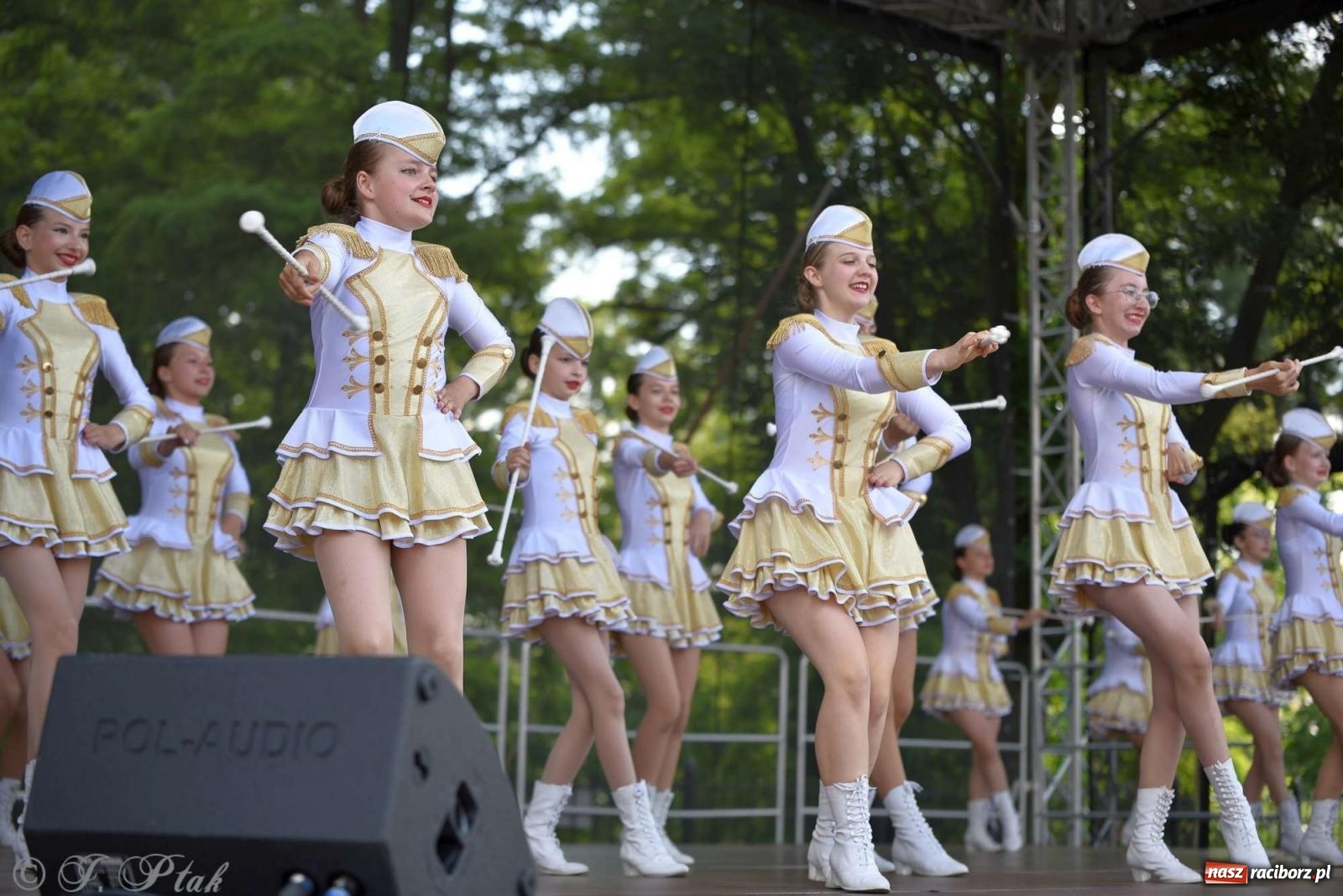 Zdjęcie w galerii na portalu naszraciborz.pl: Roztańczony raciborski zamek, czyli mażoretkowy zawrót głowy [FOTO i WIDEO] wiadomości z regionu