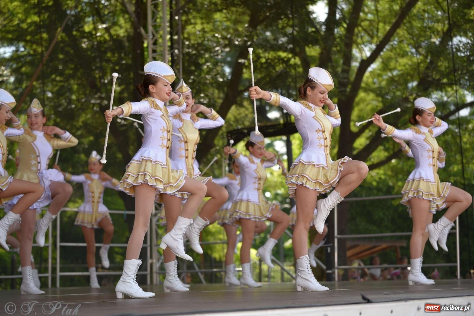 Zdjęcie w galerii na portalu naszraciborz.pl: Roztańczony raciborski zamek, czyli mażoretkowy zawrót głowy [FOTO i WIDEO] wiadomości z regionu