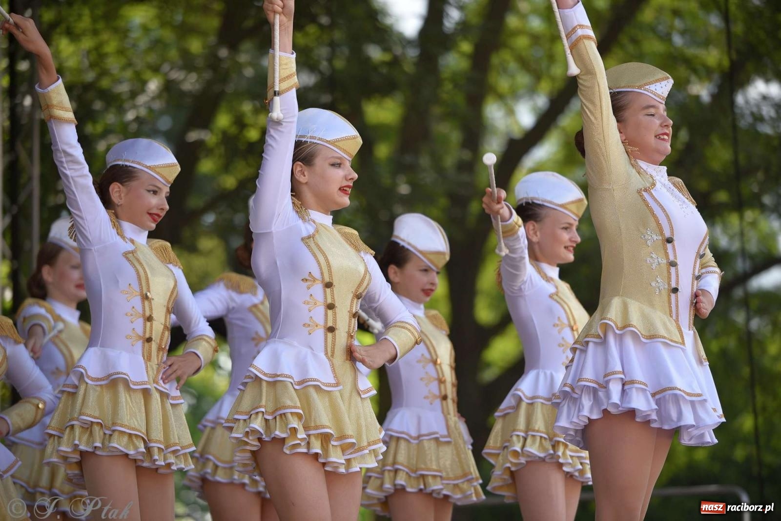 Zdjęcie w galerii na portalu naszraciborz.pl: Roztańczony raciborski zamek, czyli mażoretkowy zawrót głowy [FOTO i WIDEO] wiadomości z regionu