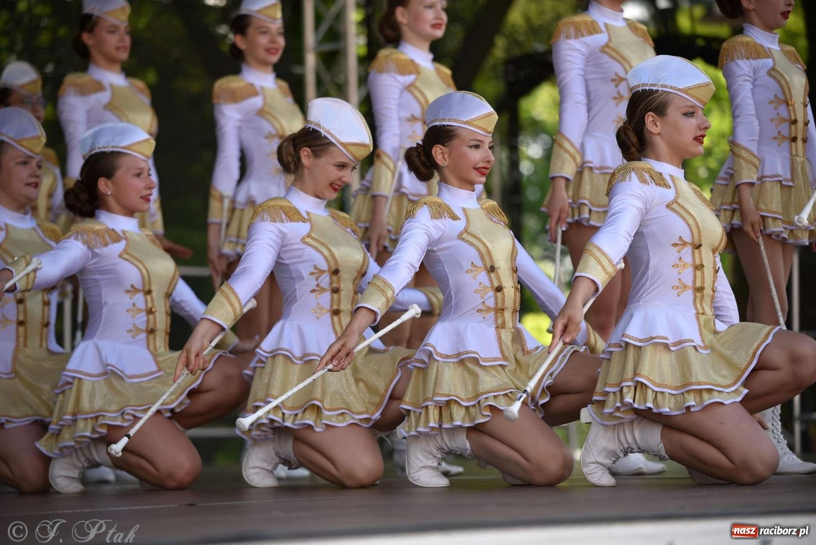 Zdjęcie w galerii na portalu naszraciborz.pl: Roztańczony raciborski zamek, czyli mażoretkowy zawrót głowy [FOTO i WIDEO] wiadomości z regionu