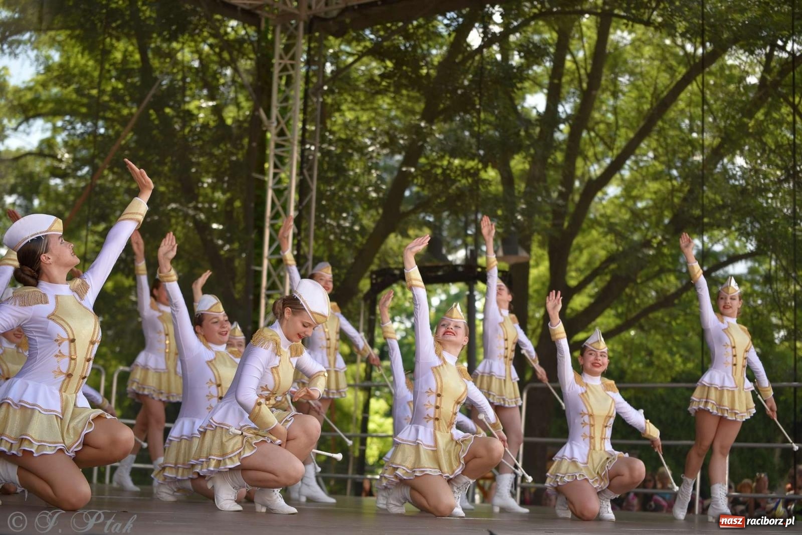 Zdjęcie w galerii na portalu naszraciborz.pl: Roztańczony raciborski zamek, czyli mażoretkowy zawrót głowy [FOTO i WIDEO] wiadomości z regionu