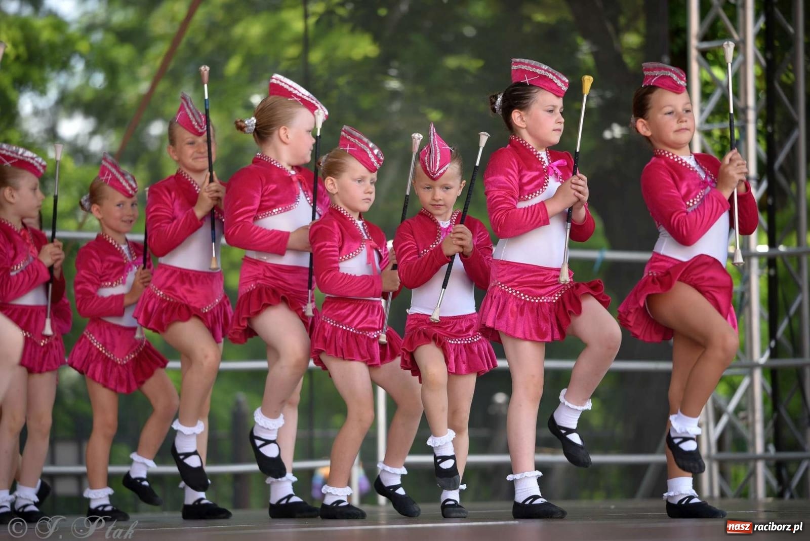 Zdjęcie w galerii na portalu naszraciborz.pl: Roztańczony raciborski zamek, czyli mażoretkowy zawrót głowy [FOTO i WIDEO] wiadomości z regionu