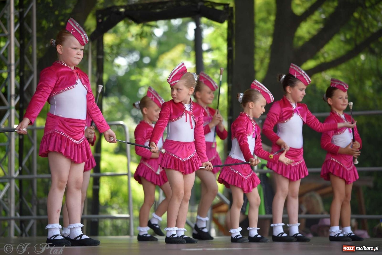 Zdjęcie w galerii na portalu naszraciborz.pl: Roztańczony raciborski zamek, czyli mażoretkowy zawrót głowy [FOTO i WIDEO] wiadomości z regionu