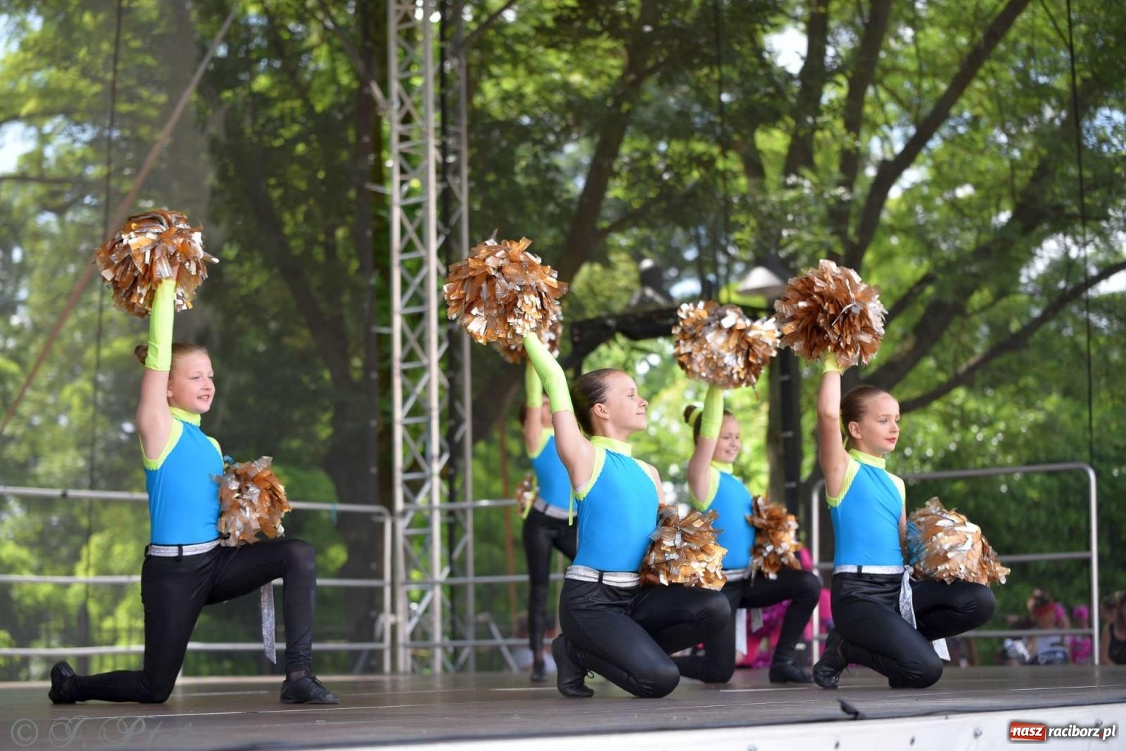 Zdjęcie w galerii na portalu naszraciborz.pl: Roztańczony raciborski zamek, czyli mażoretkowy zawrót głowy [FOTO i WIDEO] wiadomości z regionu