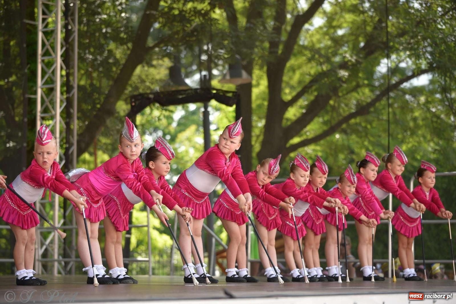 Zdjęcie w galerii na portalu naszraciborz.pl: Roztańczony raciborski zamek, czyli mażoretkowy zawrót głowy [FOTO i WIDEO] wiadomości z regionu
