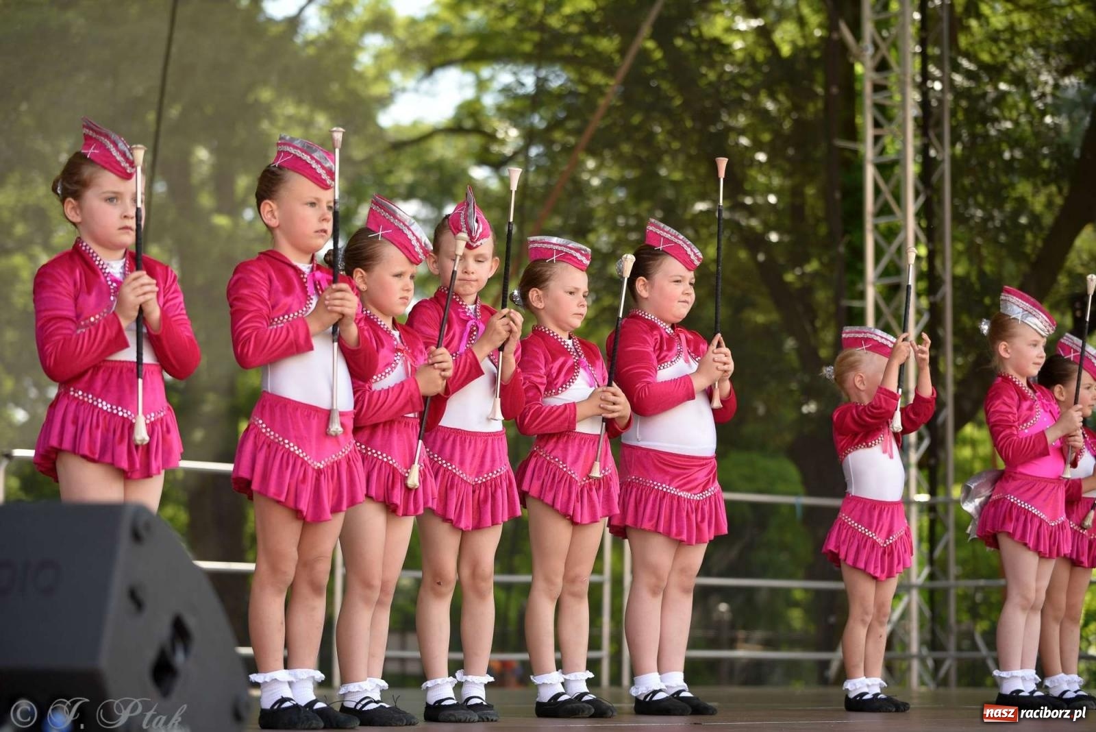 Zdjęcie w galerii na portalu naszraciborz.pl: Roztańczony raciborski zamek, czyli mażoretkowy zawrót głowy [FOTO i WIDEO] wiadomości z regionu