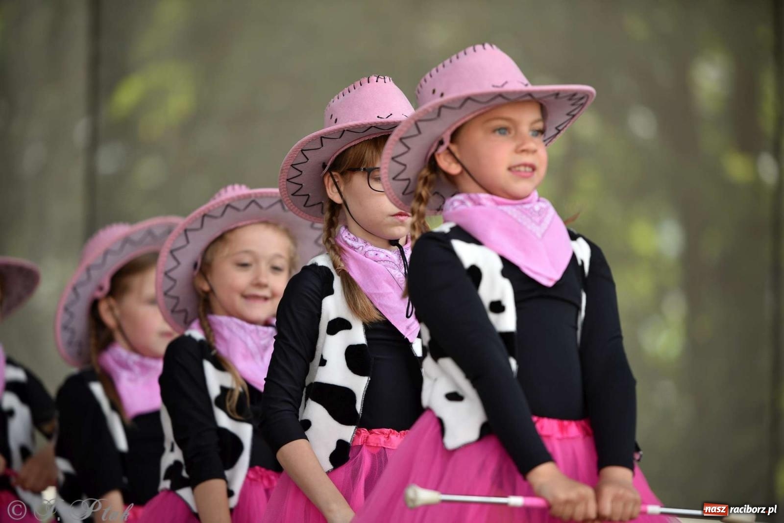 Zdjęcie w galerii na portalu naszraciborz.pl: Roztańczony raciborski zamek, czyli mażoretkowy zawrót głowy [FOTO i WIDEO] wiadomości z regionu