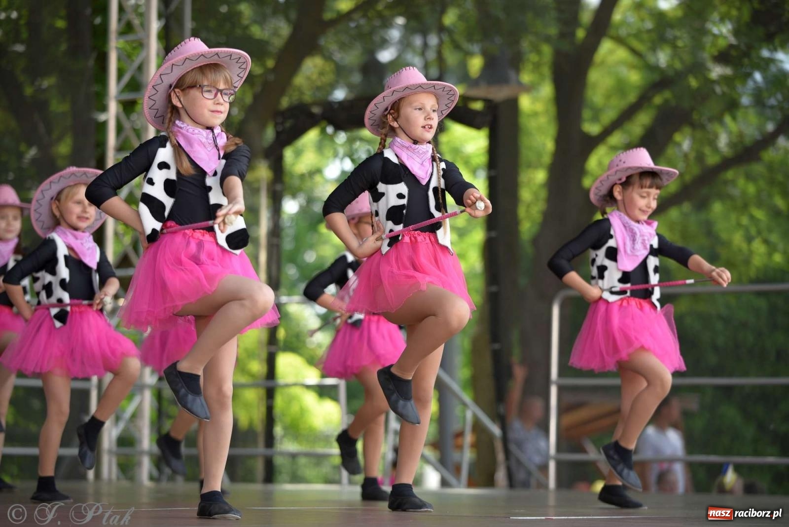 Zdjęcie w galerii na portalu naszraciborz.pl: Roztańczony raciborski zamek, czyli mażoretkowy zawrót głowy [FOTO i WIDEO] wiadomości z regionu
