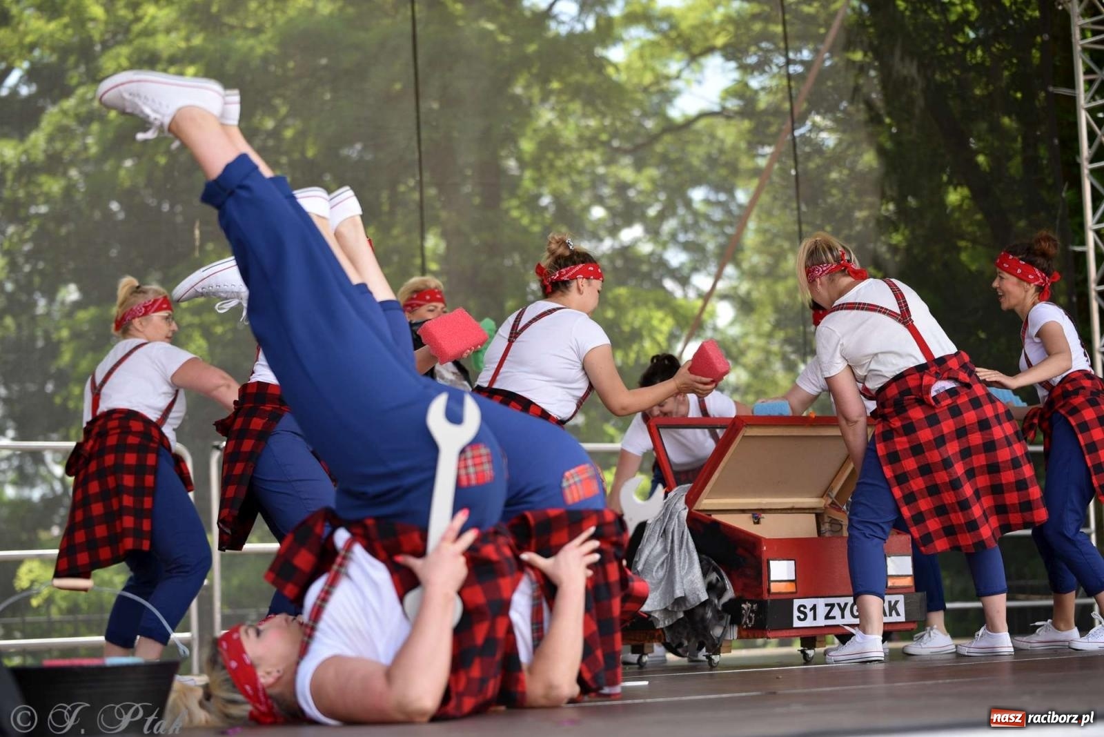 Zdjęcie w galerii na portalu naszraciborz.pl: Roztańczony raciborski zamek, czyli mażoretkowy zawrót głowy [FOTO i WIDEO] wiadomości z regionu