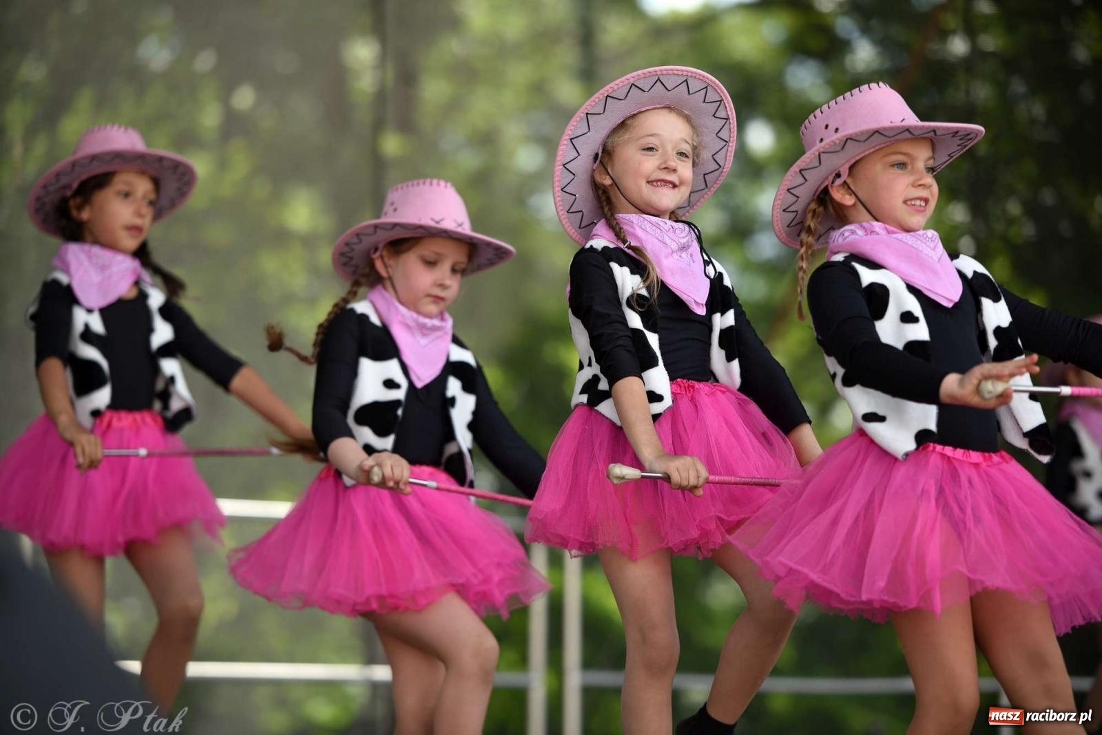 Zdjęcie w galerii na portalu naszraciborz.pl: Roztańczony raciborski zamek, czyli mażoretkowy zawrót głowy [FOTO i WIDEO] wiadomości z regionu