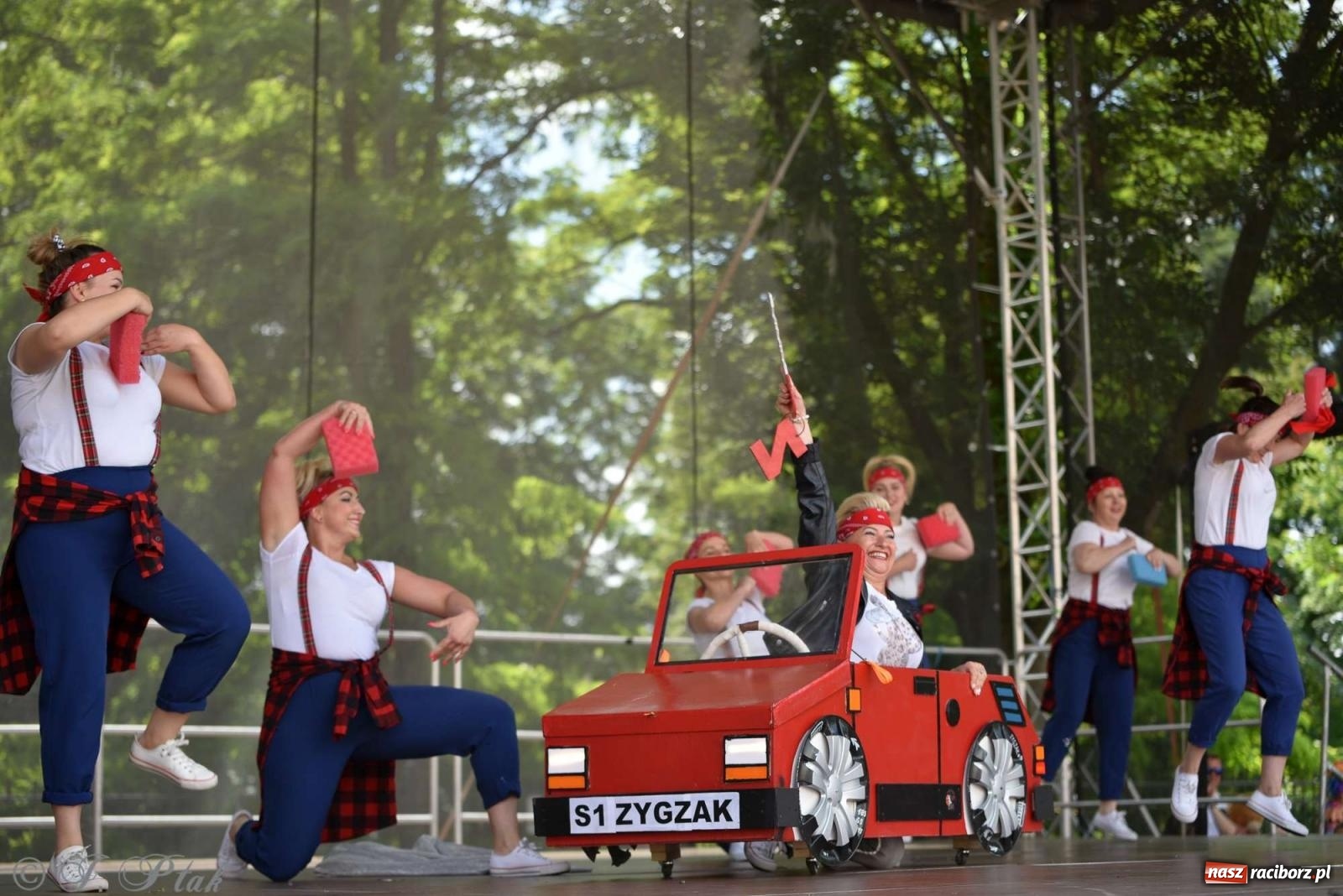 Zdjęcie w galerii na portalu naszraciborz.pl: Roztańczony raciborski zamek, czyli mażoretkowy zawrót głowy [FOTO i WIDEO] wiadomości z regionu