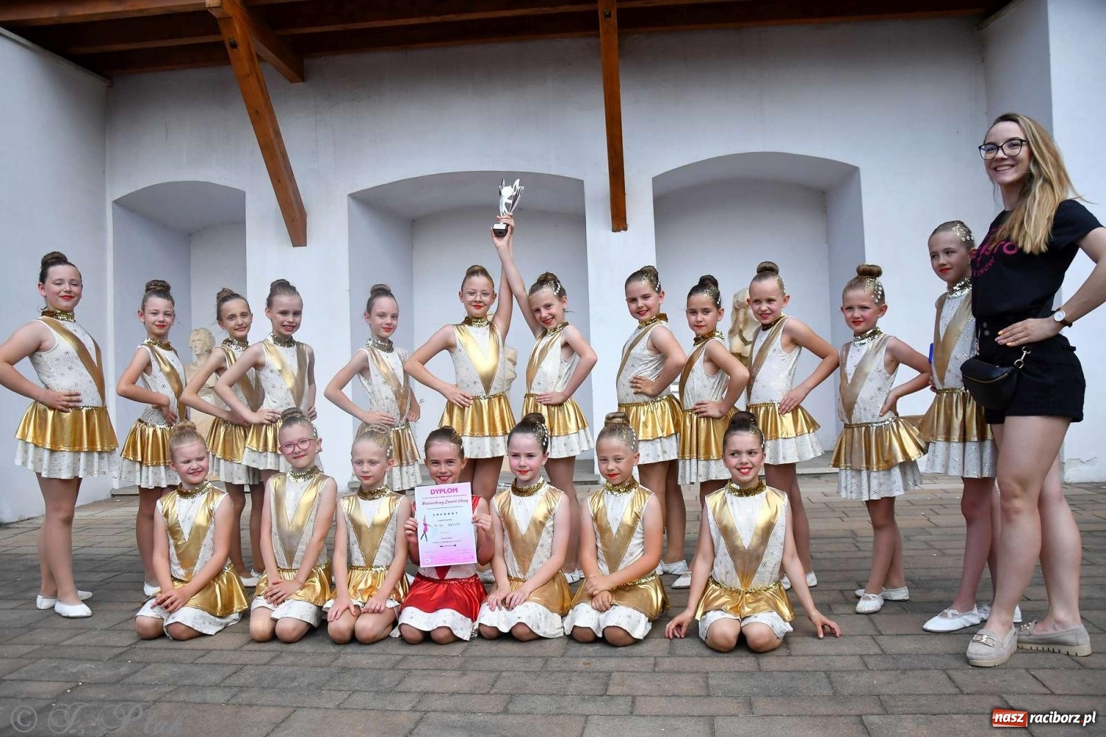 Zdjęcie w galerii na portalu naszraciborz.pl: Roztańczony raciborski zamek, czyli mażoretkowy zawrót głowy [FOTO i WIDEO] wiadomości z regionu