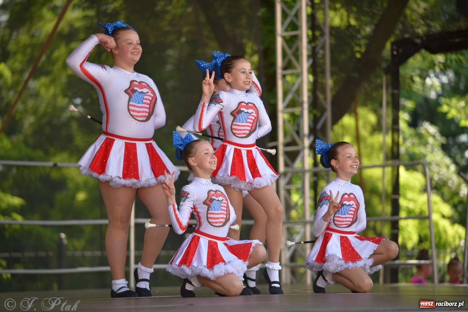 Zdjęcie w galerii na portalu naszraciborz.pl: Roztańczony raciborski zamek, czyli mażoretkowy zawrót głowy [FOTO i WIDEO] wiadomości z regionu