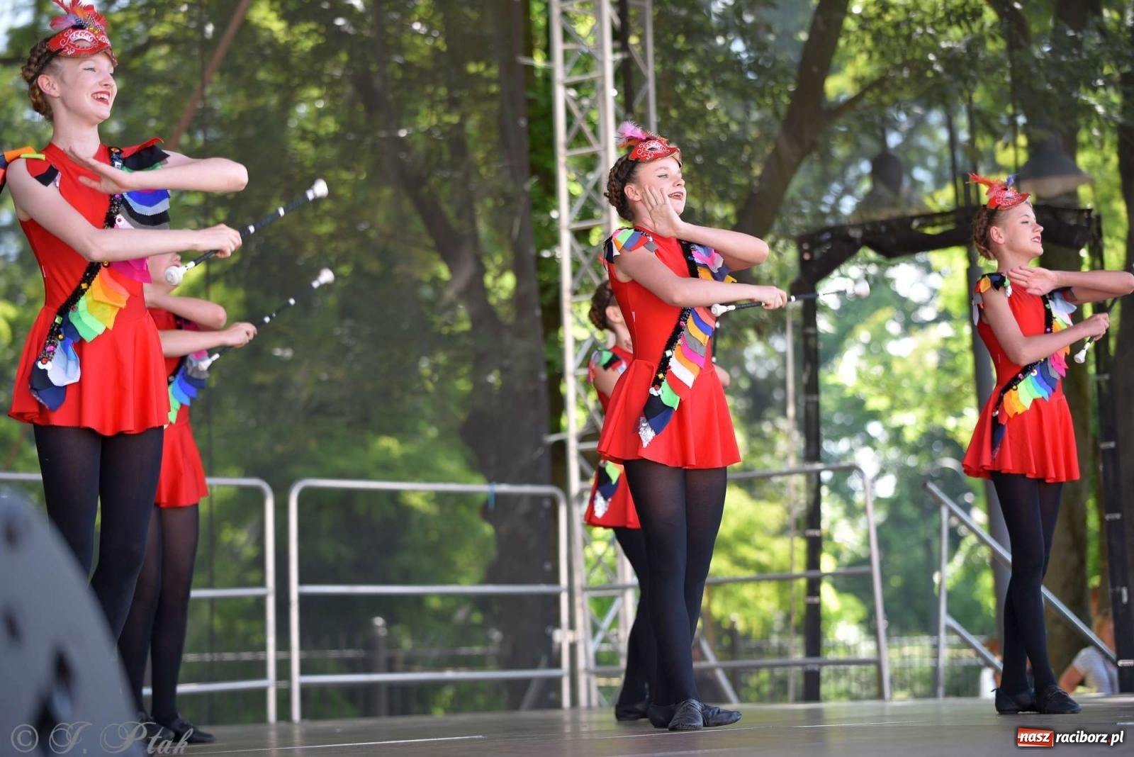 Zdjęcie w galerii na portalu naszraciborz.pl: Roztańczony raciborski zamek, czyli mażoretkowy zawrót głowy [FOTO i WIDEO] wiadomości z regionu