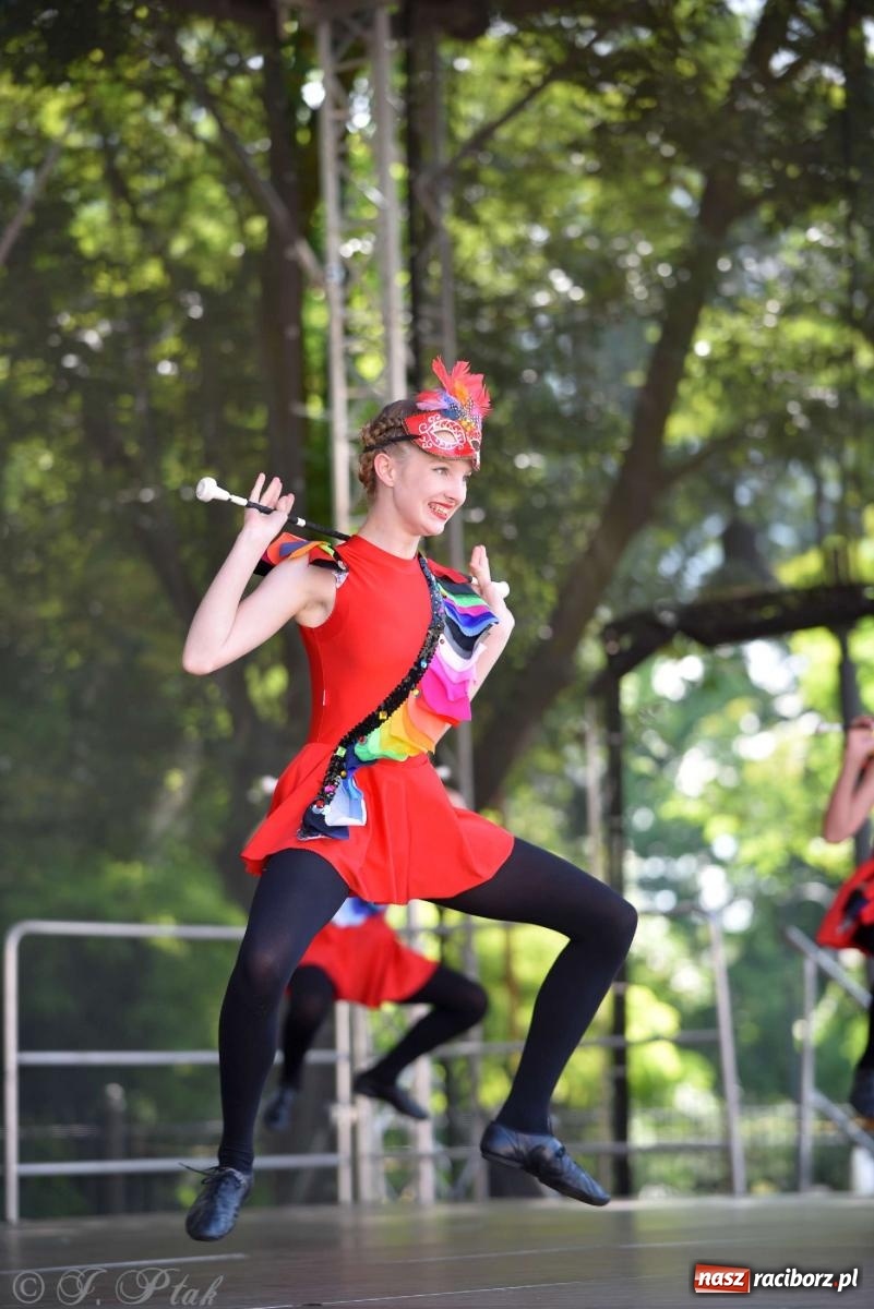 Zdjęcie w galerii na portalu naszraciborz.pl: Roztańczony raciborski zamek, czyli mażoretkowy zawrót głowy [FOTO i WIDEO] wiadomości z regionu