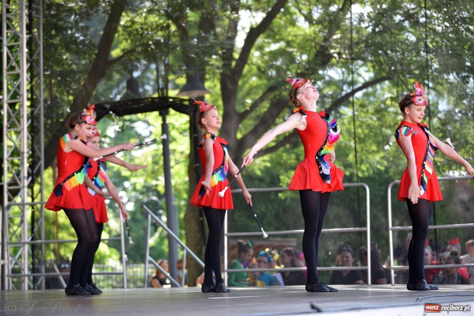 Zdjęcie w galerii na portalu naszraciborz.pl: Roztańczony raciborski zamek, czyli mażoretkowy zawrót głowy [FOTO i WIDEO] wiadomości z regionu