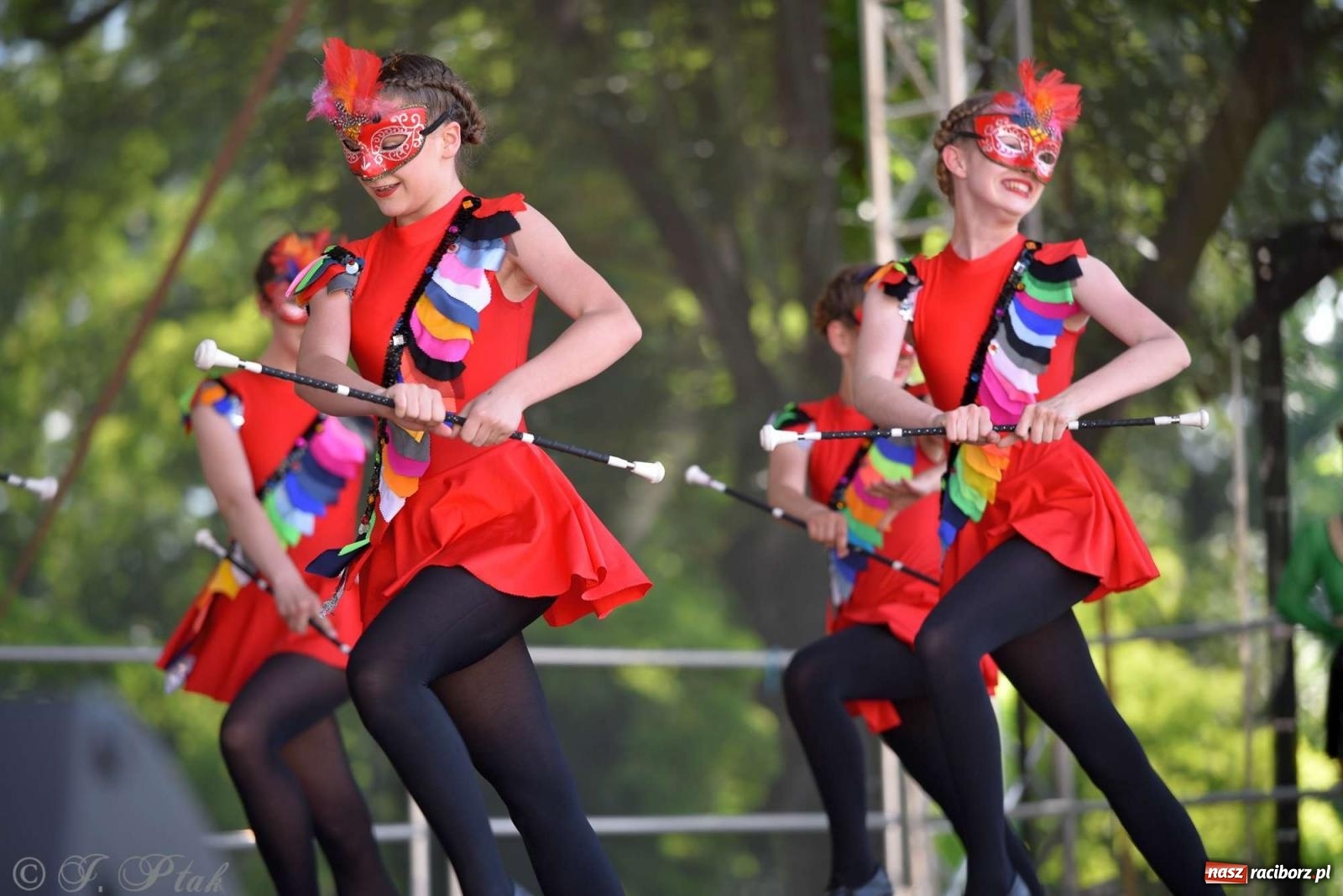 Zdjęcie w galerii na portalu naszraciborz.pl: Roztańczony raciborski zamek, czyli mażoretkowy zawrót głowy [FOTO i WIDEO] wiadomości z regionu