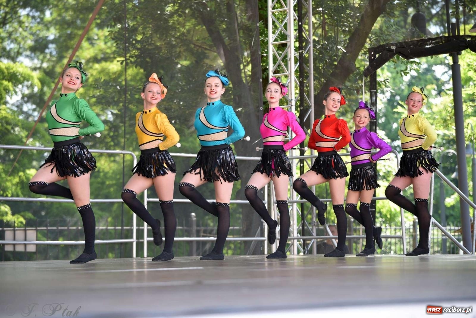 Zdjęcie w galerii na portalu naszraciborz.pl: Roztańczony raciborski zamek, czyli mażoretkowy zawrót głowy [FOTO i WIDEO] wiadomości z regionu