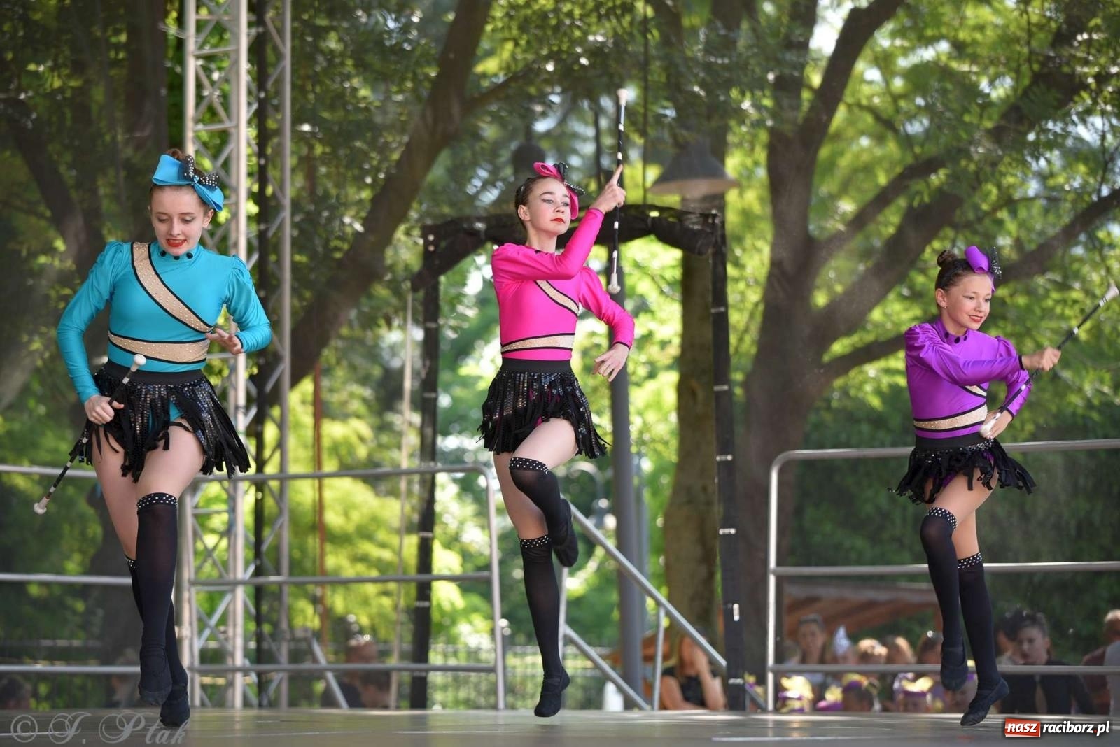 Zdjęcie w galerii na portalu naszraciborz.pl: Roztańczony raciborski zamek, czyli mażoretkowy zawrót głowy [FOTO i WIDEO] wiadomości z regionu
