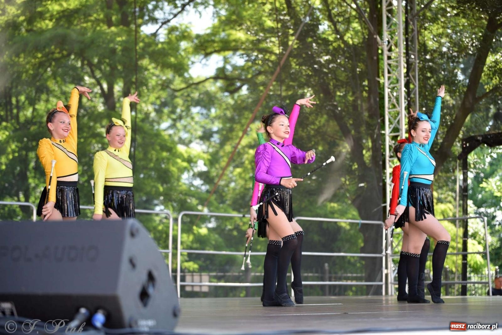 Zdjęcie w galerii na portalu naszraciborz.pl: Roztańczony raciborski zamek, czyli mażoretkowy zawrót głowy [FOTO i WIDEO] wiadomości z regionu