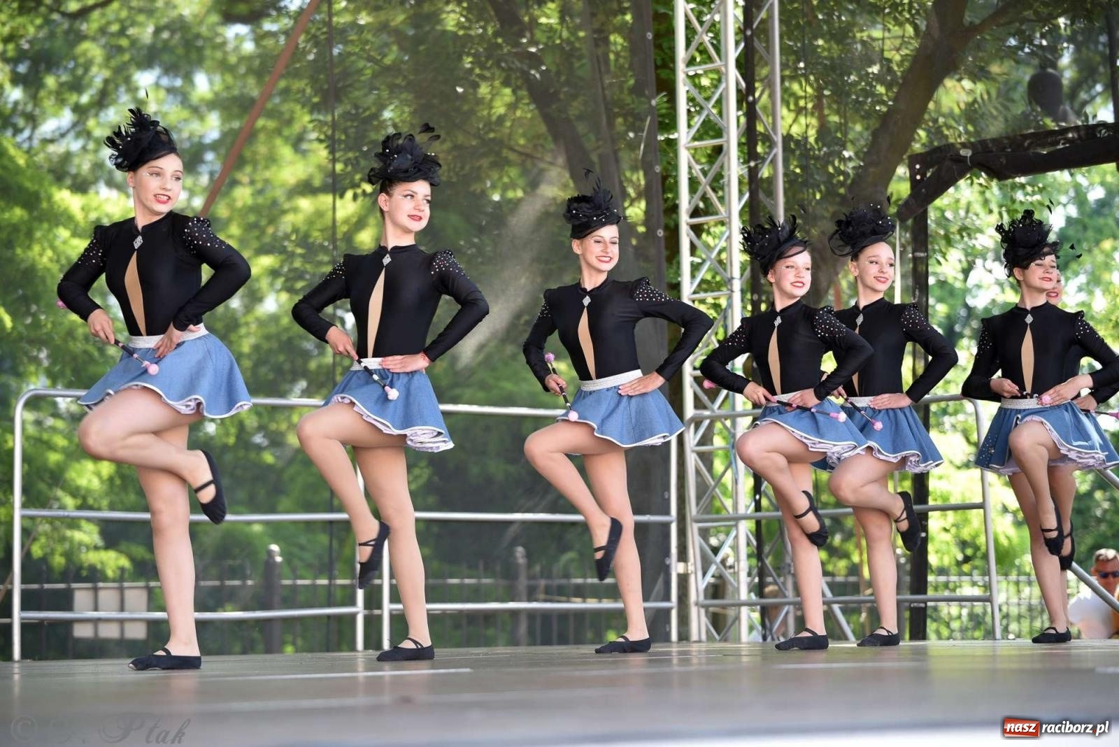 Zdjęcie w galerii na portalu naszraciborz.pl: Roztańczony raciborski zamek, czyli mażoretkowy zawrót głowy [FOTO i WIDEO] wiadomości z regionu