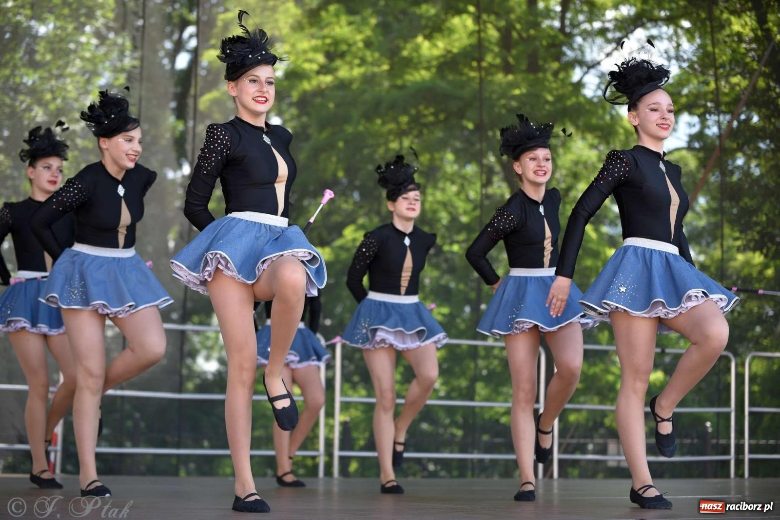 Zdjęcie w galerii na portalu naszraciborz.pl: Roztańczony raciborski zamek, czyli mażoretkowy zawrót głowy [FOTO i WIDEO] wiadomości z regionu