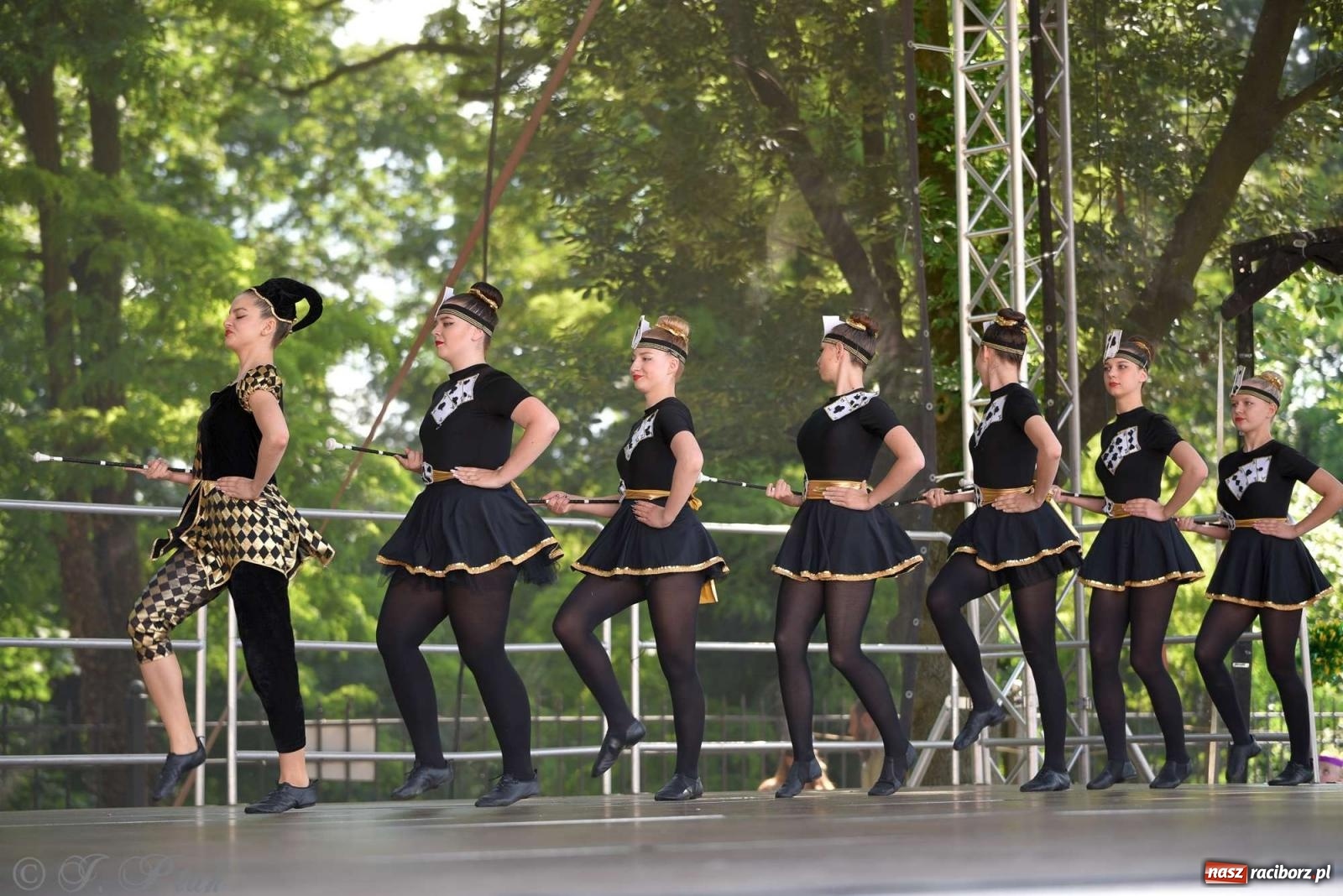 Zdjęcie w galerii na portalu naszraciborz.pl: Roztańczony raciborski zamek, czyli mażoretkowy zawrót głowy [FOTO i WIDEO] wiadomości z regionu