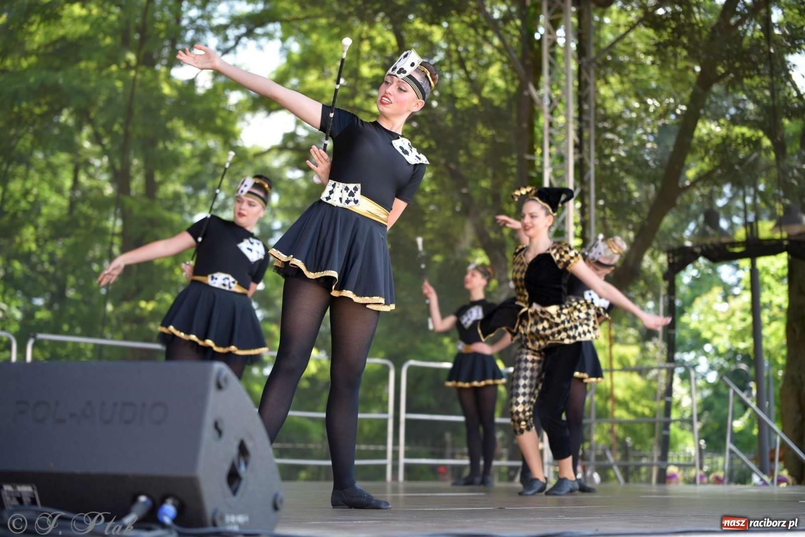 Zdjęcie w galerii na portalu naszraciborz.pl: Roztańczony raciborski zamek, czyli mażoretkowy zawrót głowy [FOTO i WIDEO] wiadomości z regionu
