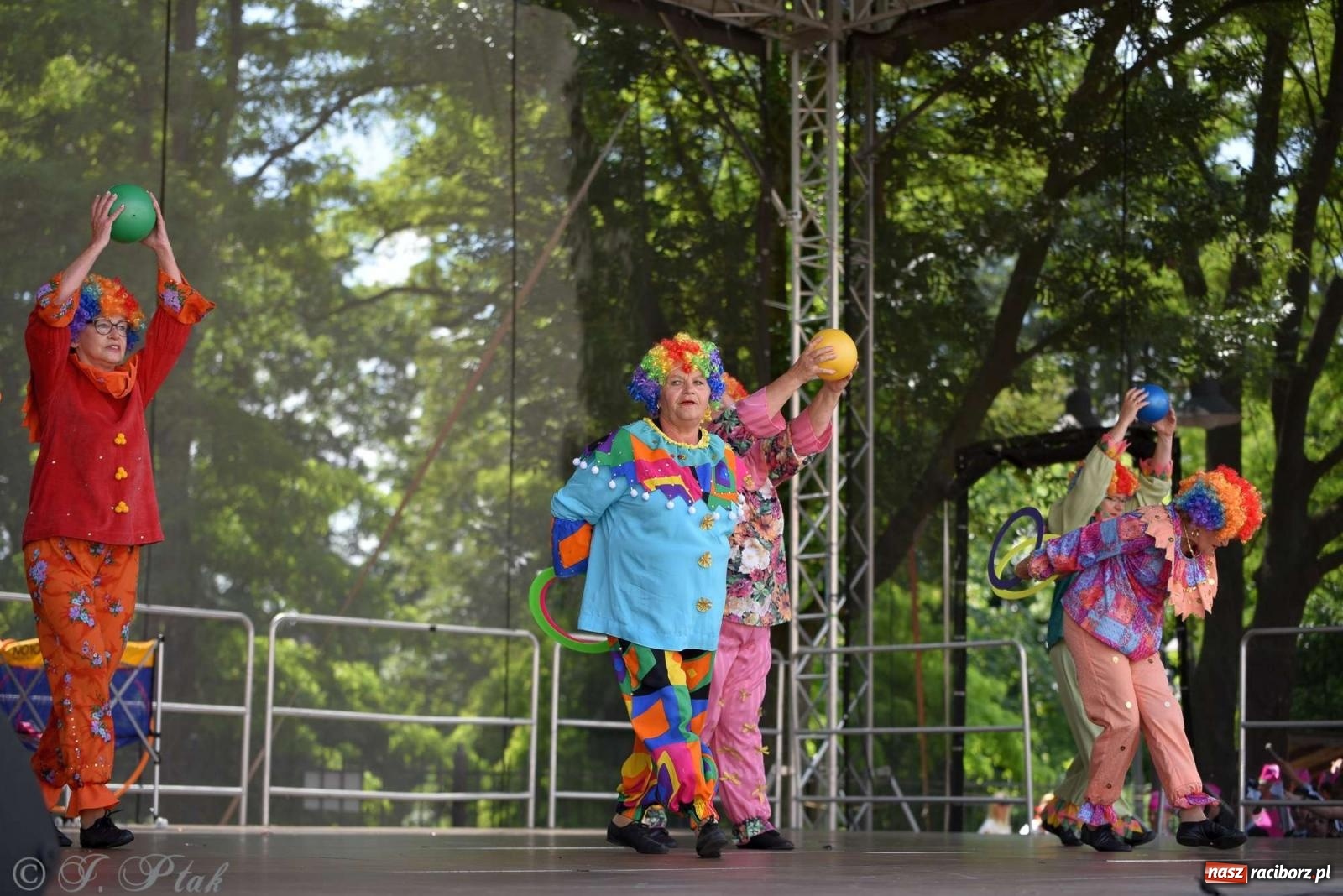 Zdjęcie w galerii na portalu naszraciborz.pl: Roztańczony raciborski zamek, czyli mażoretkowy zawrót głowy [FOTO i WIDEO] wiadomości z regionu