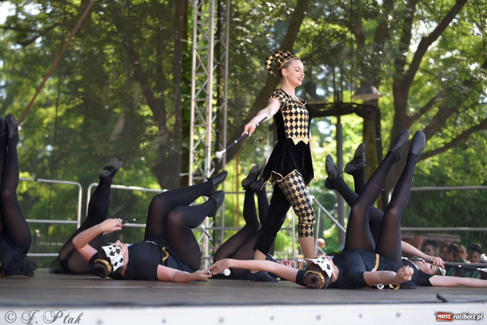 Zdjęcie w galerii na portalu naszraciborz.pl: Roztańczony raciborski zamek, czyli mażoretkowy zawrót głowy [FOTO i WIDEO] wiadomości z regionu