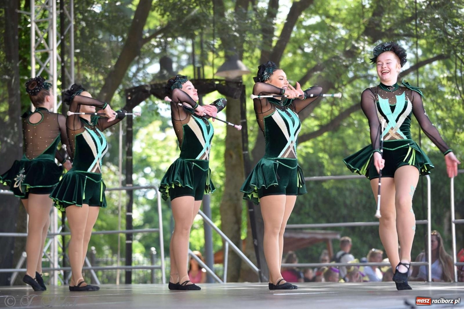 Zdjęcie w galerii na portalu naszraciborz.pl: Roztańczony raciborski zamek, czyli mażoretkowy zawrót głowy [FOTO i WIDEO] wiadomości z regionu